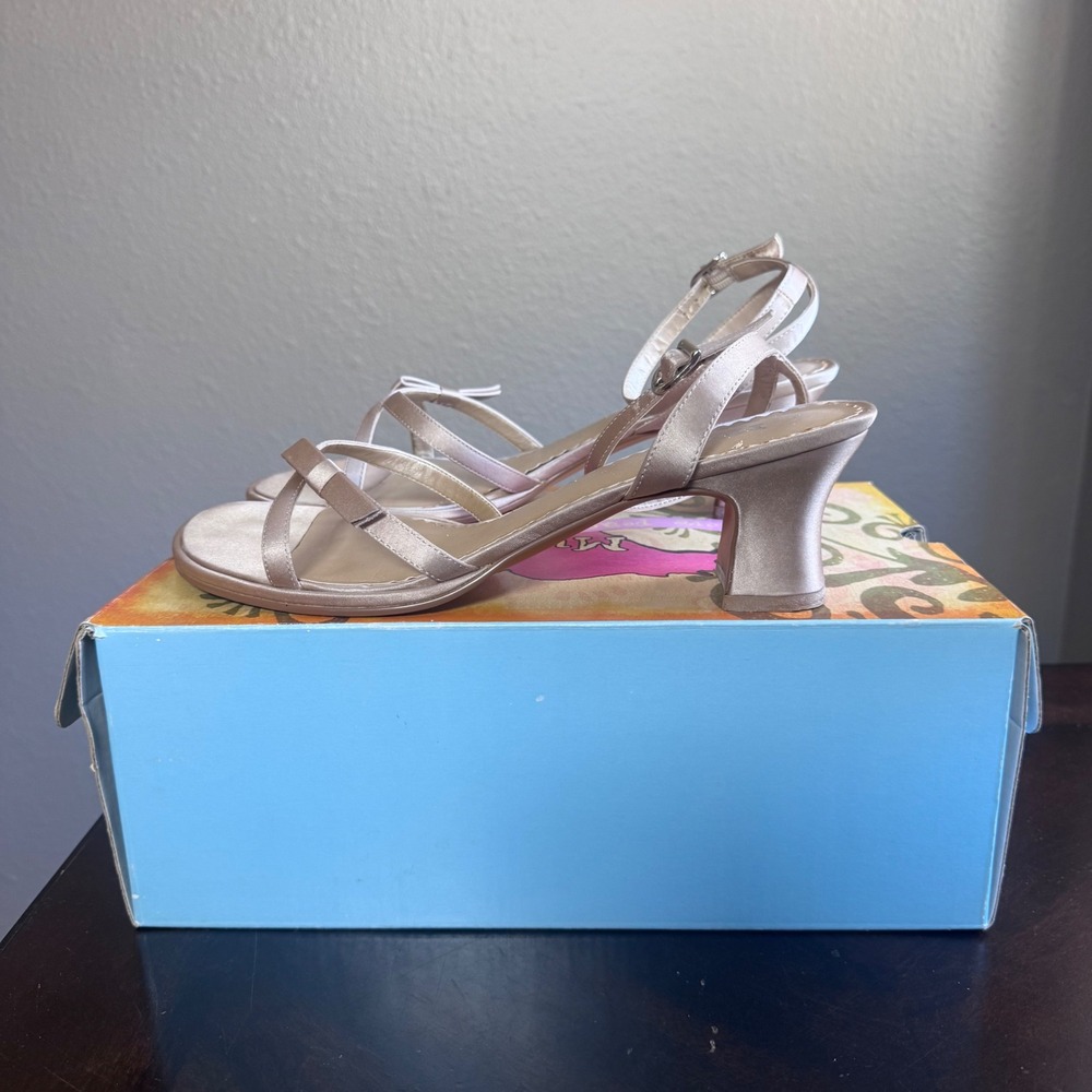 Mudd Vintage Satin Strappy Block Heel Sandals Tan Beige Women 9.5 Y2K